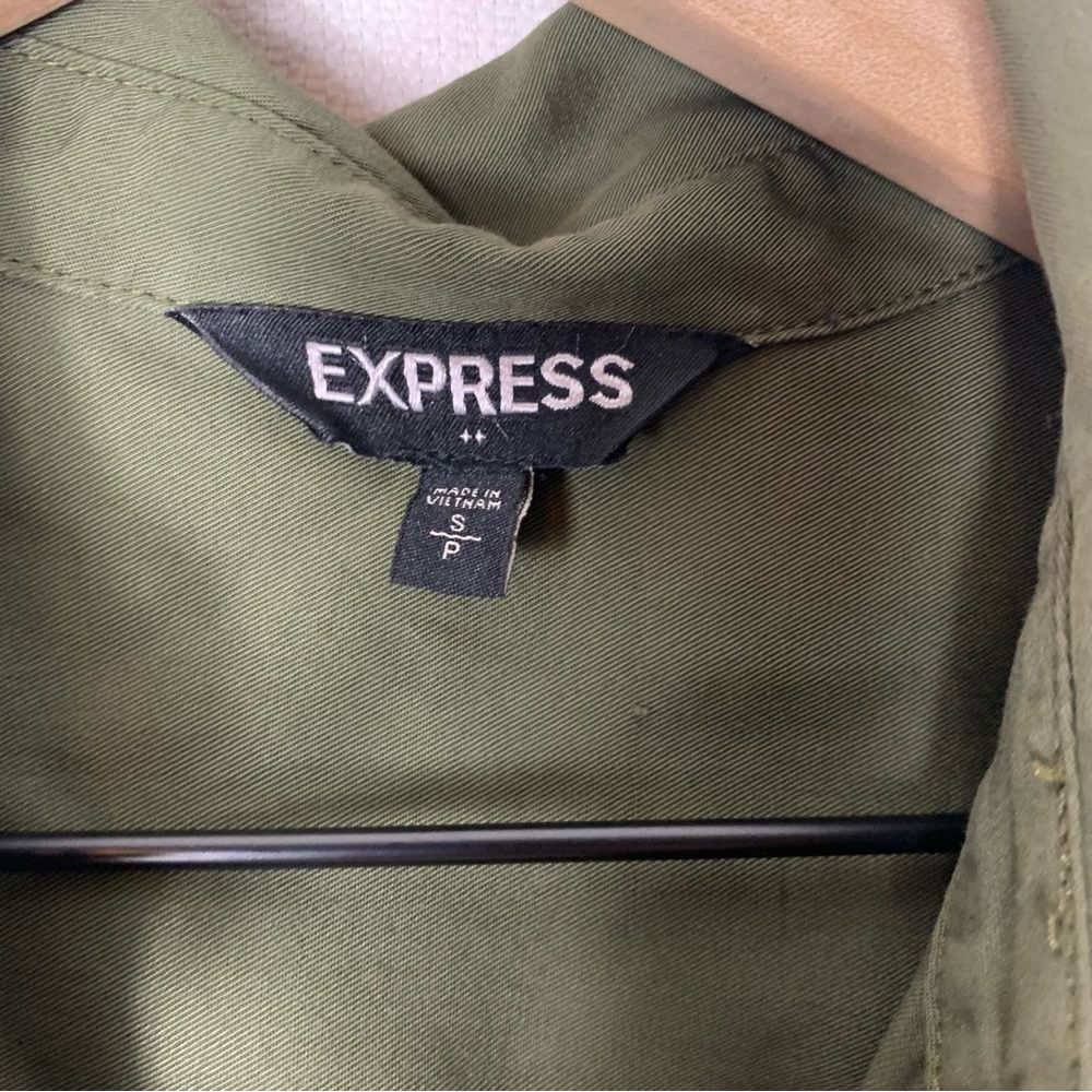 Express Woman's Button Down With 2 Front Pockets … - image 6